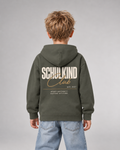 SCHULKIND CLUB 2027 Kids Hoodie – Organic Khaki – Rückenansicht Halfbody