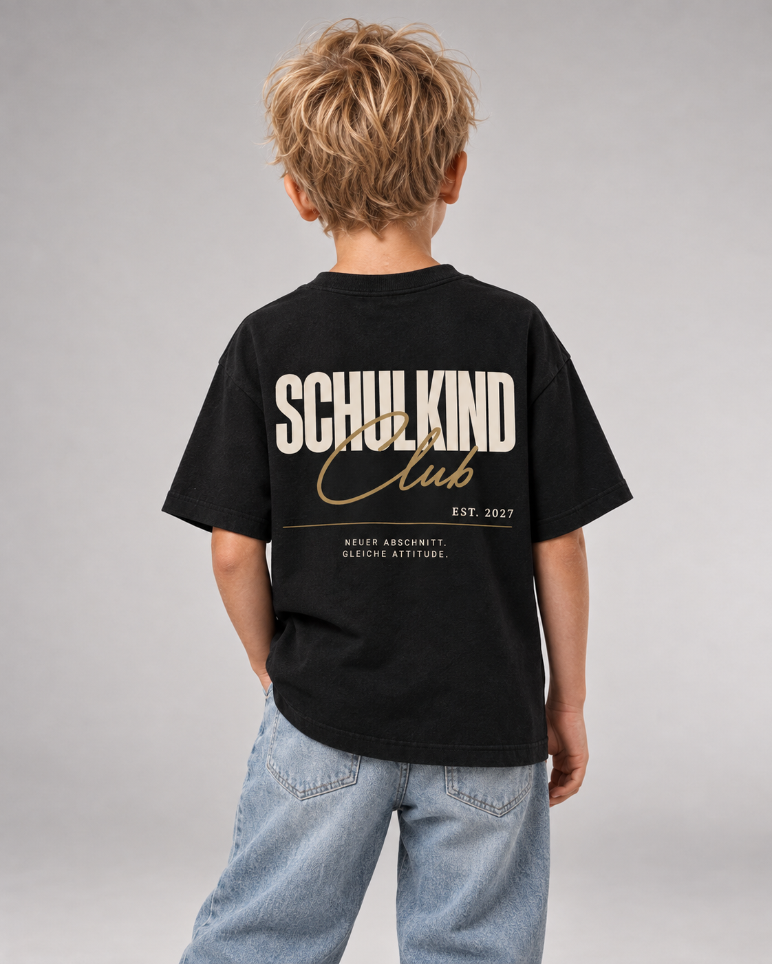 SCHULKIND CLUB 2027 Kids Shirt – Black – Rückenansicht Halfbody