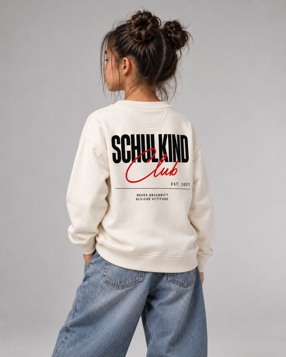 SCHULKIND CLUB 2027 Kids Sweater – Ivory – Dreiviertel-Rückenansicht