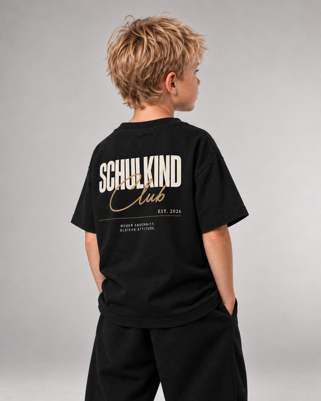 SCHULKIND CLUB Kids Shirt – Black – Dreiviertel-Rückenansicht