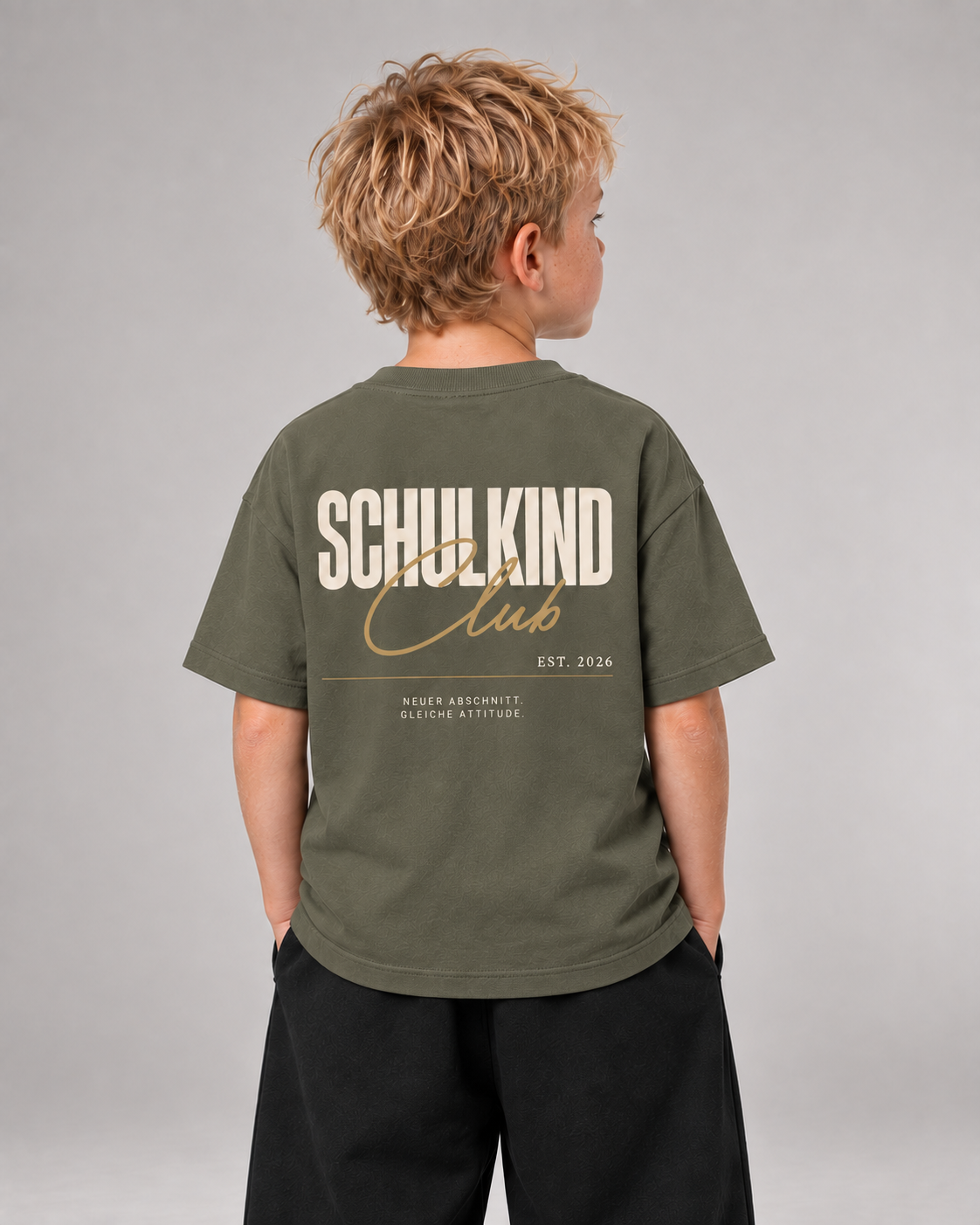 SCHULKIND CLUB Kids Shirt – Organic Khaki – Rückenansicht Halfbody
